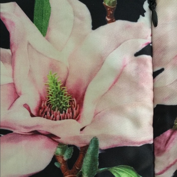 Sleeveless floral blouse - Picture 8 of 8